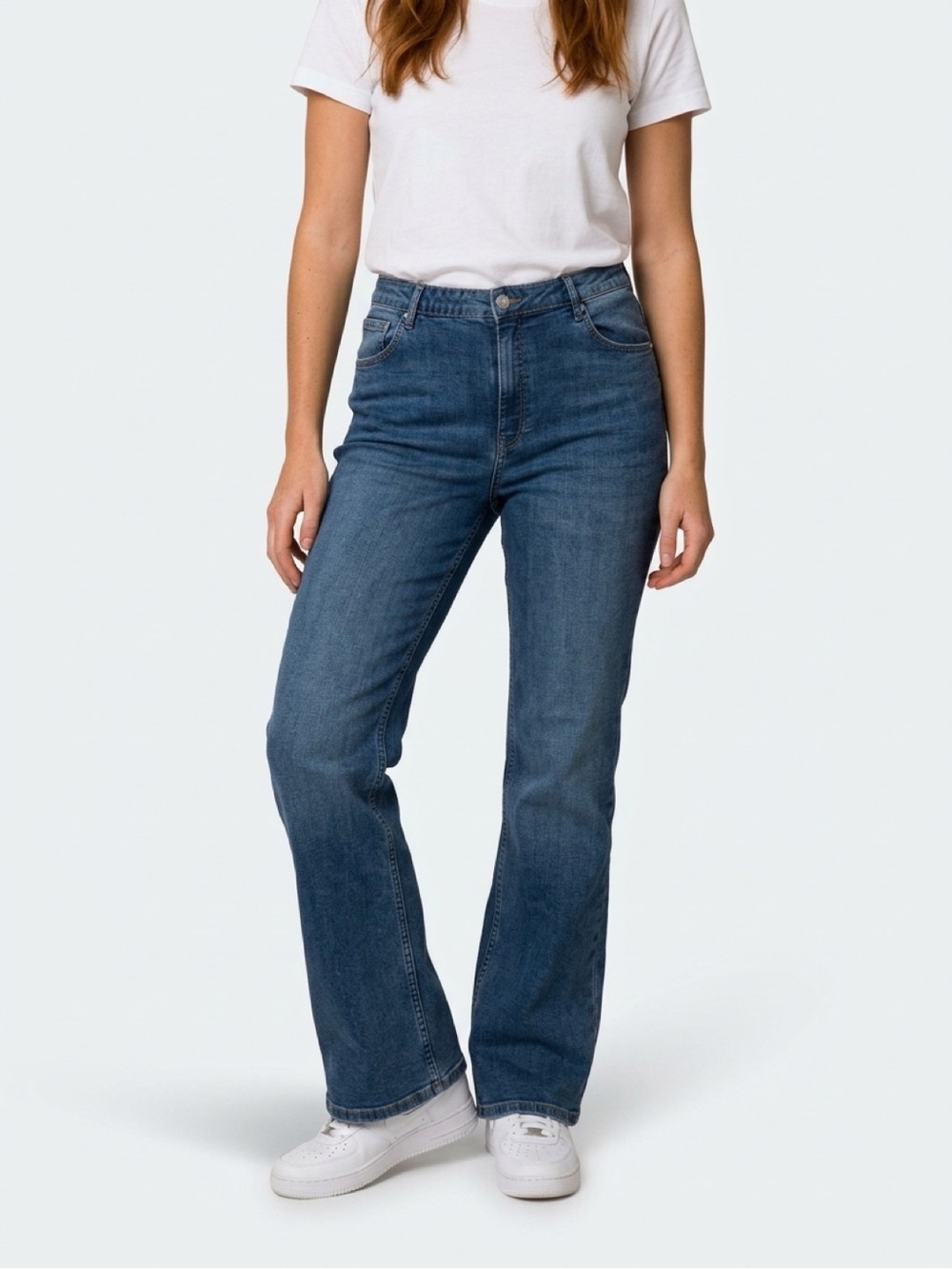 Women's Boot Cut Jeans in Medium Blue - High Rise